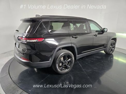 Used 2024 Jeep Grand Cherokee L Limited w/ Black Appearance Package AWD/4WD image 6