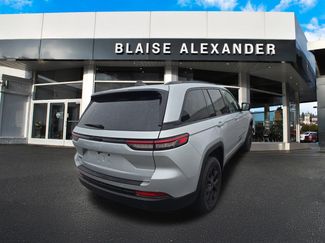 Used 2024 Jeep Grand Cherokee Altitude video 3