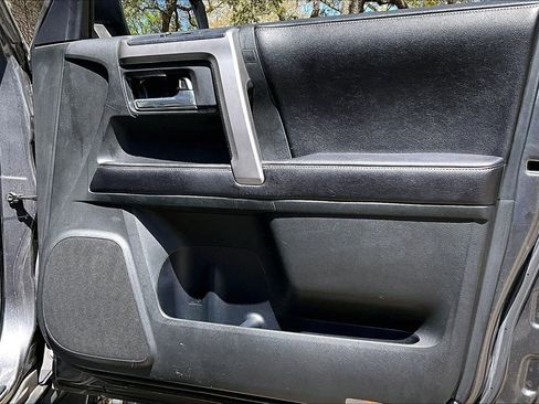 Used 2017 Toyota 4Runner SR5 Premium image 27