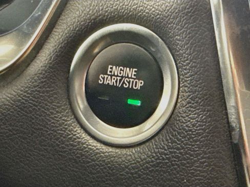 Used 2023 Chevrolet Traverse LT FWD image 11