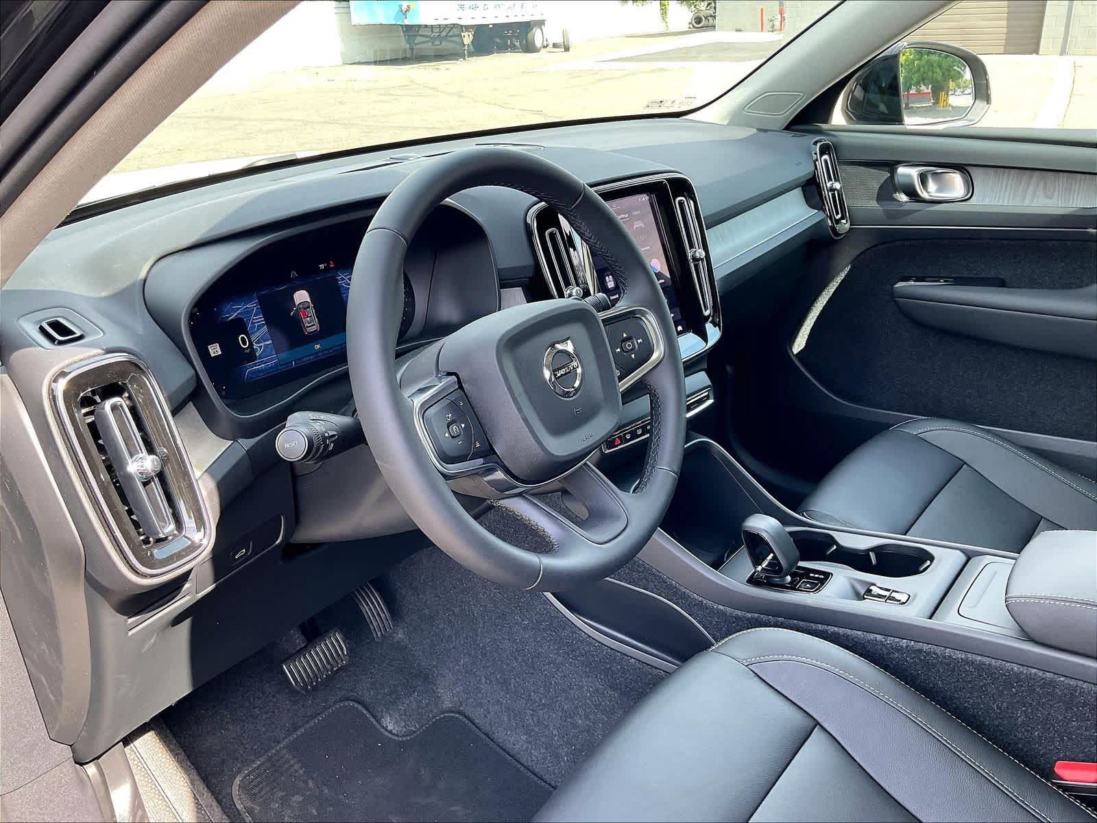 New 2026 Volvo XC40 B5 Core w/ Climate Package AWD/4WD image 8