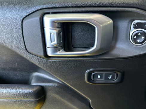 Used 2024 Jeep Wrangler Rubicon w/ Convenience Group image 11