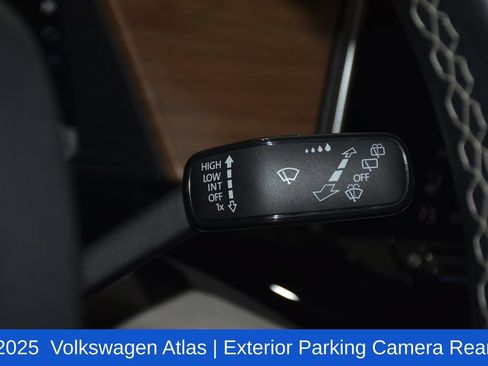 Used 2025 Volkswagen Atlas SE AWD/4WD image 12