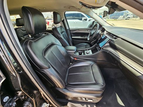 Used 2023 Jeep Grand Cherokee L Limited w/ Luxury Tech Group II AWD/4WD image 32