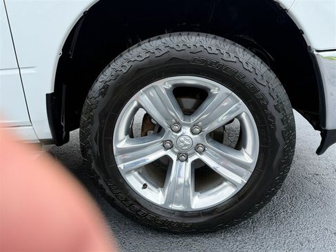 Used 2019 RAM 1500 Classic SLT w/ SLT Plus D←cor Group AWD/4WD image 28