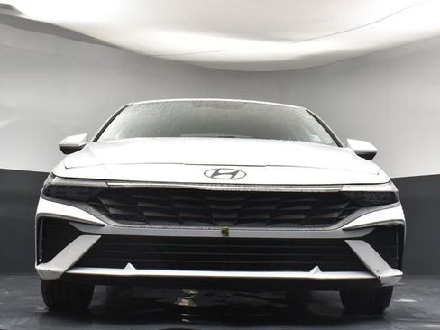 Used 2024 Hyundai Elantra SEL image 31