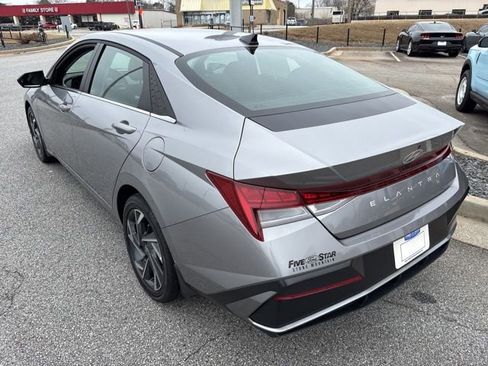 Used 2025 Hyundai Elantra SEL image 6