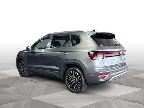 Certified 2025 Volkswagen Taos SE FWD image 6