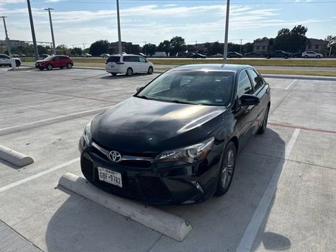 Used 2015 Toyota Camry SE FWD image 2