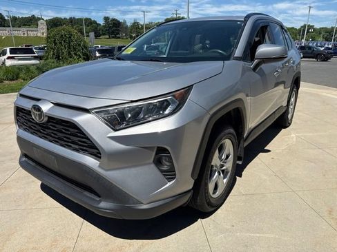 Used 2019 Toyota RAV4 XLE w/ Convenience Package AWD/4WD image 3
