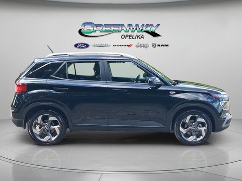 Used 2025 Hyundai Venue SEL FWD image 2