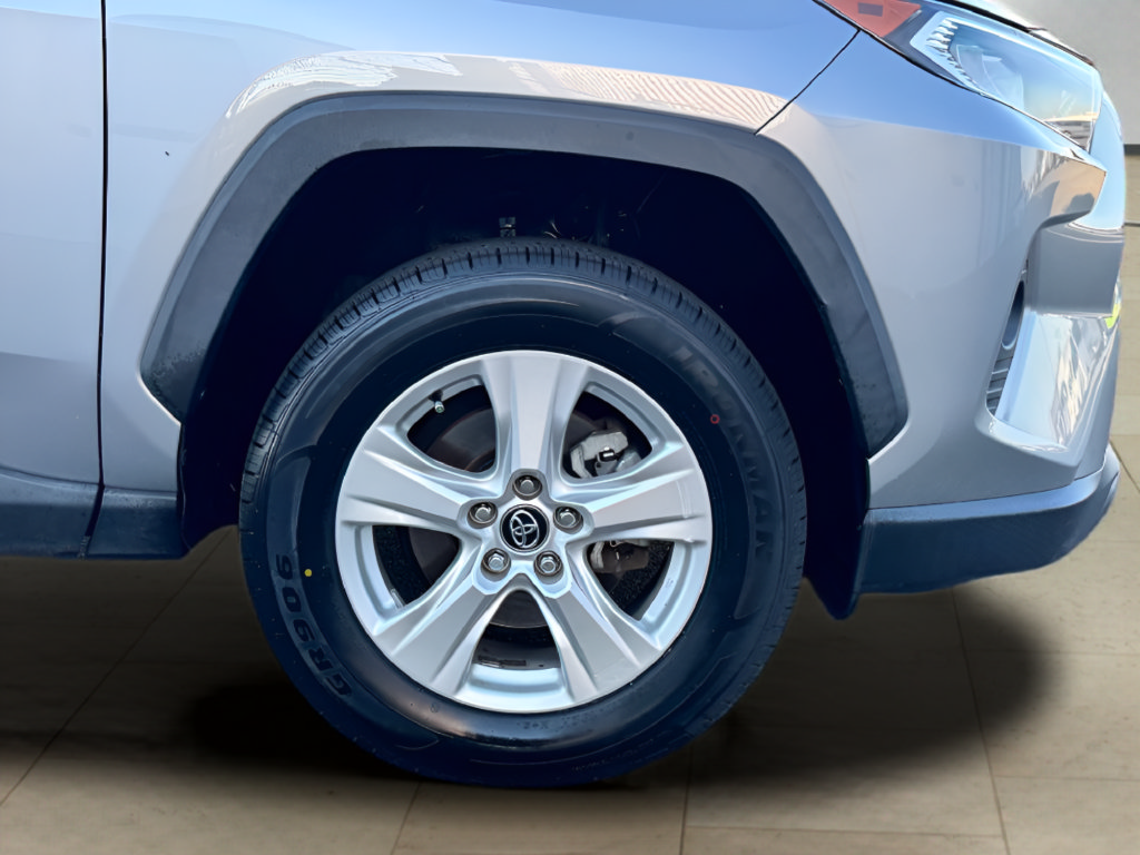Used 2020 Toyota RAV4 XLE FWD image 38