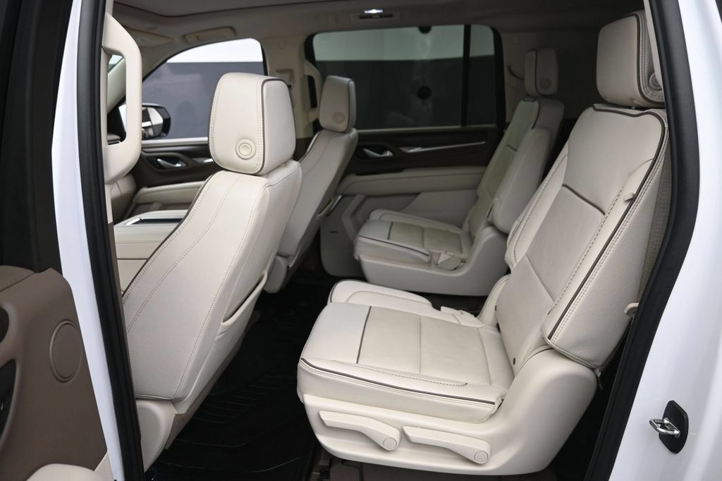 Used 2023 GMC Yukon XL Denali AWD/4WD image 12