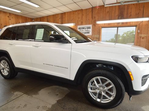 Used 2025 Jeep Grand Cherokee Laredo X w/ Luxury Tech Group I AWD/4WD image 4