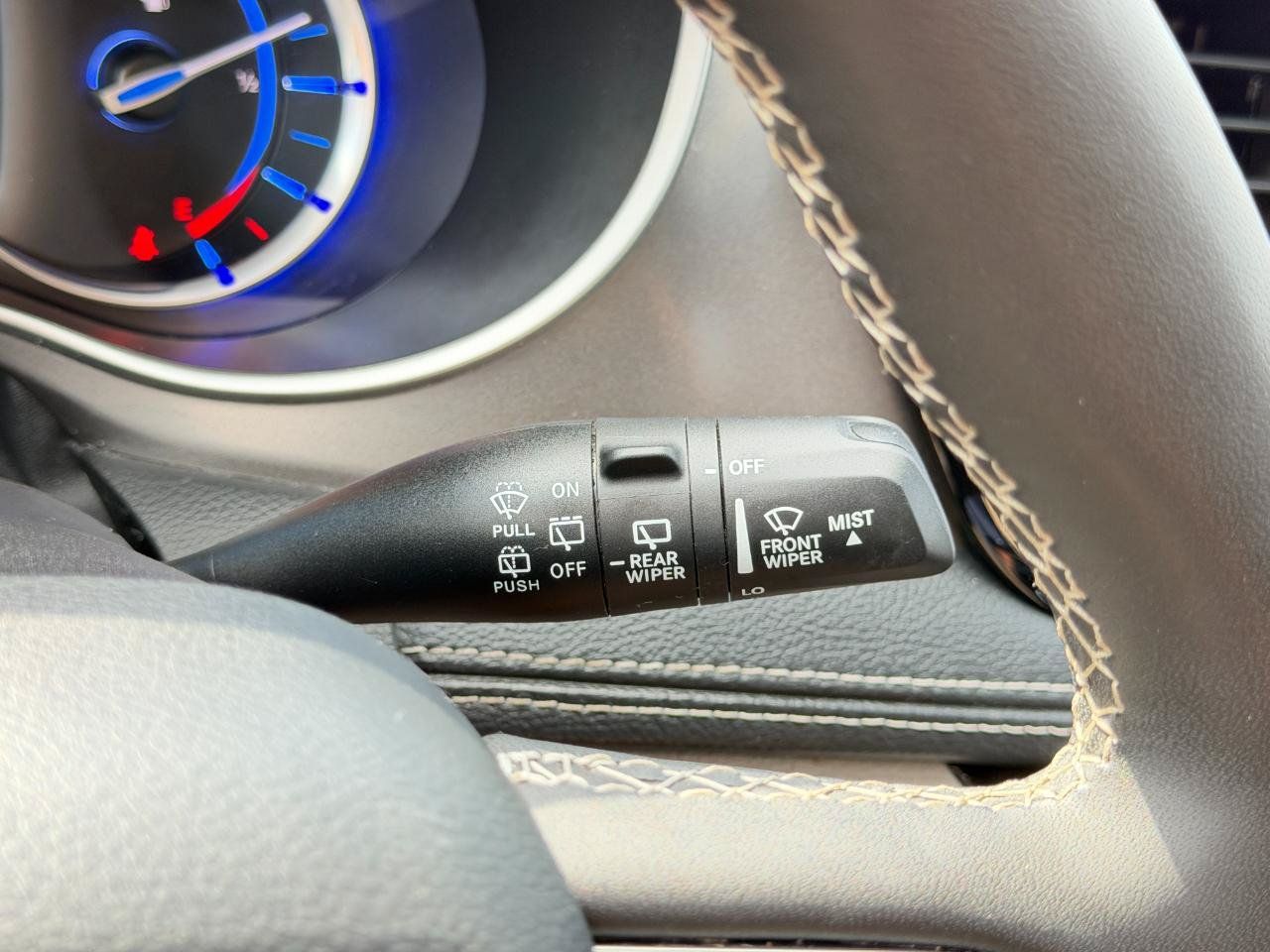 Used 2024 Chrysler Pacifica Limited FWD image 83