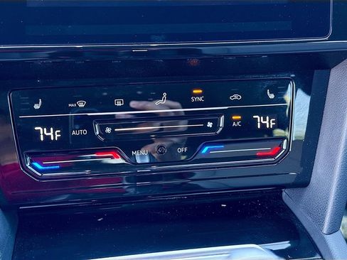 Used 2023 Volkswagen Arteon SE image 16