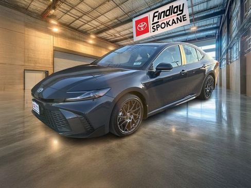 Used 2025 Toyota Camry SE w/ Convenience Package image 1