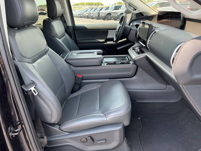 Used 2025 Ford Expedition Active AWD/4WD image 26