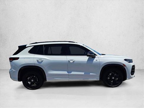 Used 2025 Volkswagen Tiguan SE R-Line AWD/4WD image 4