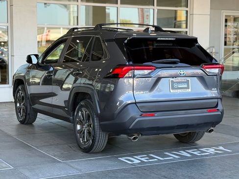 Used 2023 Toyota RAV4 XLE Premium image 12