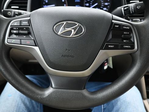 Used 2017 Hyundai Elantra SE w/ Cargo Package image 21