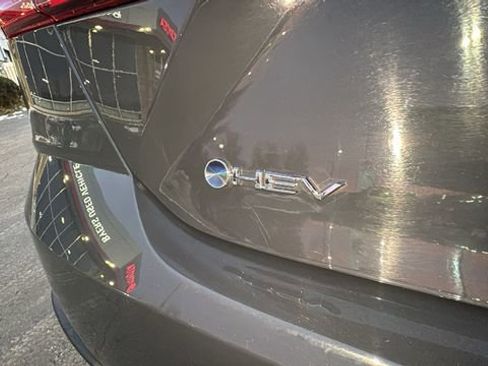 Used 2025 Toyota Camry SE image 34