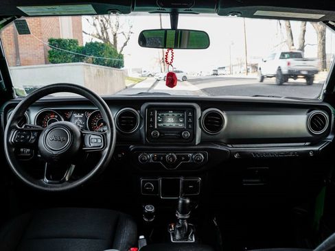 Used 2018 Jeep Wrangler Unlimited Sport image 9