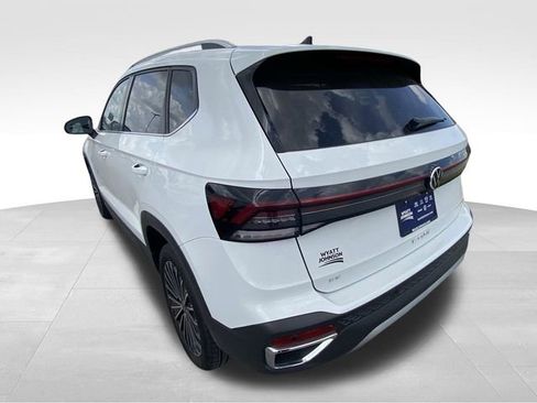 Used 2025 Volkswagen Taos SE image 7