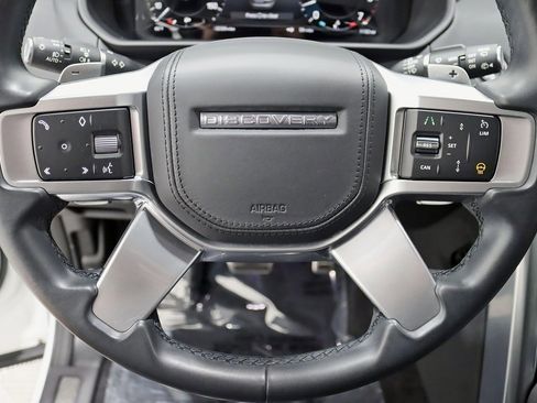 Used 2023 Land Rover Discovery Metropolitan Edition image 15