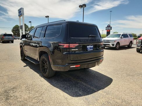 Used 2023 Jeep Wagoneer Series II RWD image 5