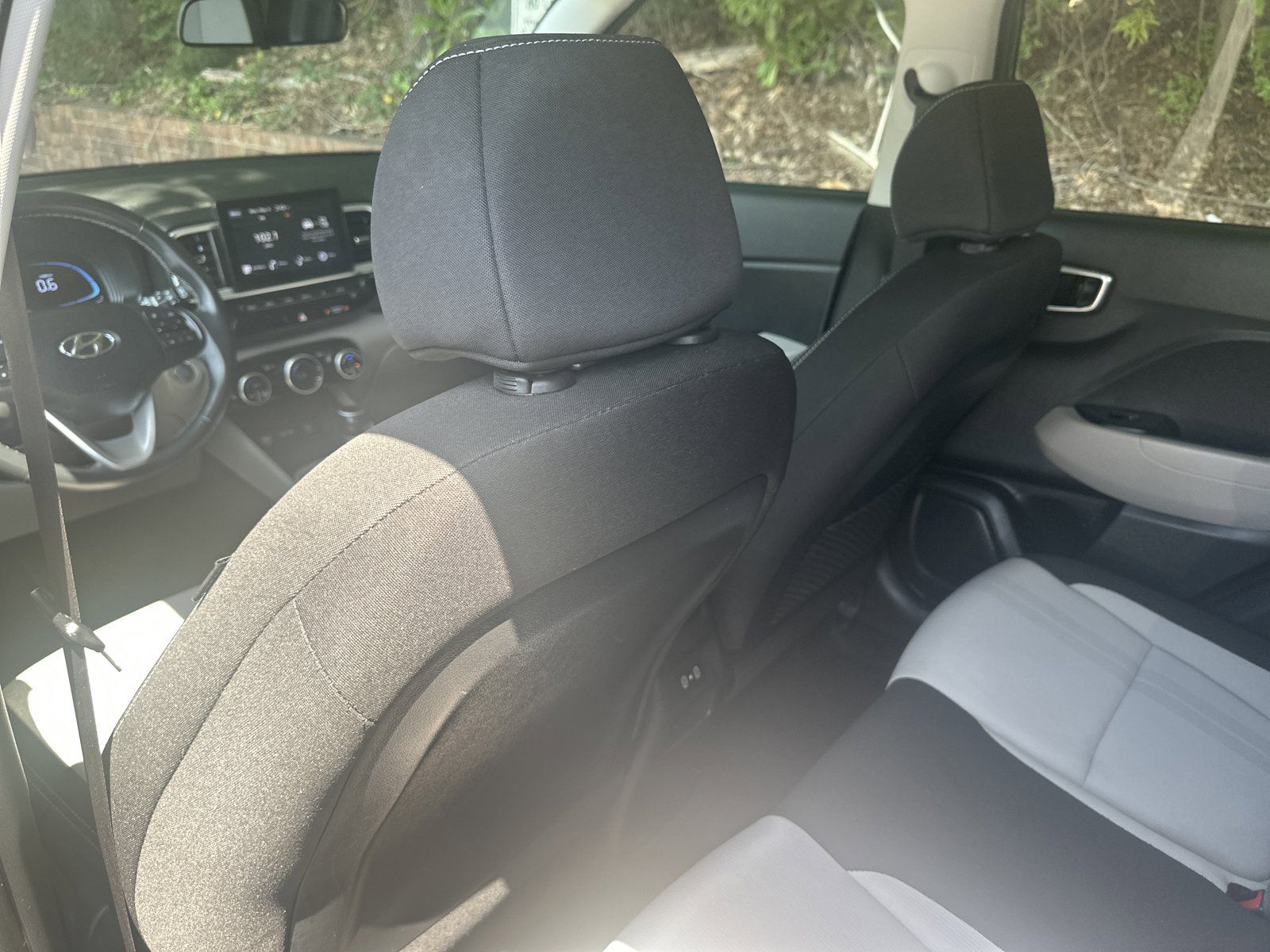 Used 2025 Hyundai Venue SEL FWD image 21