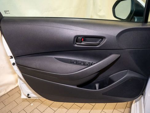 Used 2025 Toyota Corolla LE image 11