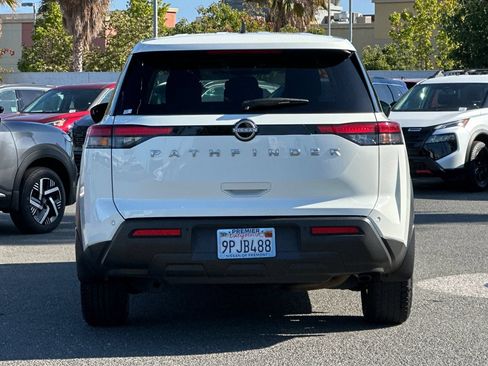 Certified 2024 Nissan Pathfinder S FWD image 5