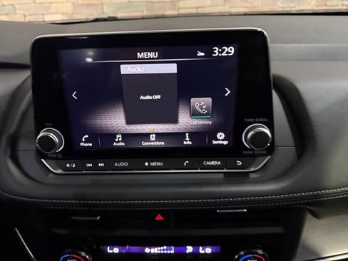 Certified 2025 Nissan Rogue SV image 22