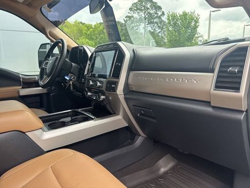 Used 2022 Ford F250 Lariat w/ Lariat Value Package AWD/4WD image 36