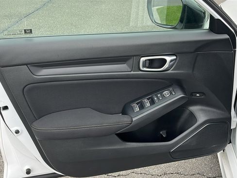Used 2025 Honda Civic Sport image 9
