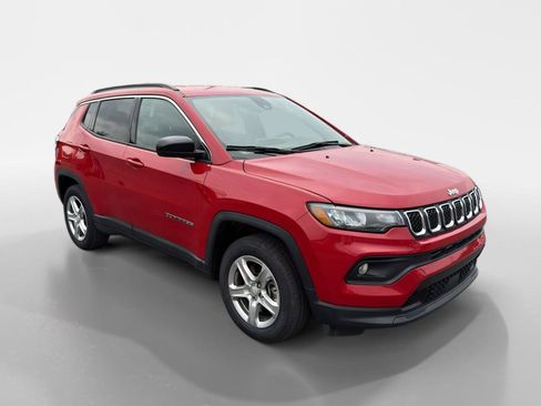 Used 2024 Jeep Compass Latitude AWD/4WD image 7