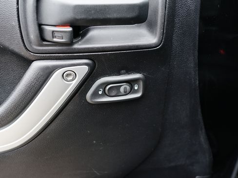 Used 2012 Jeep Wrangler Sahara w/ Dual Top Group image 19