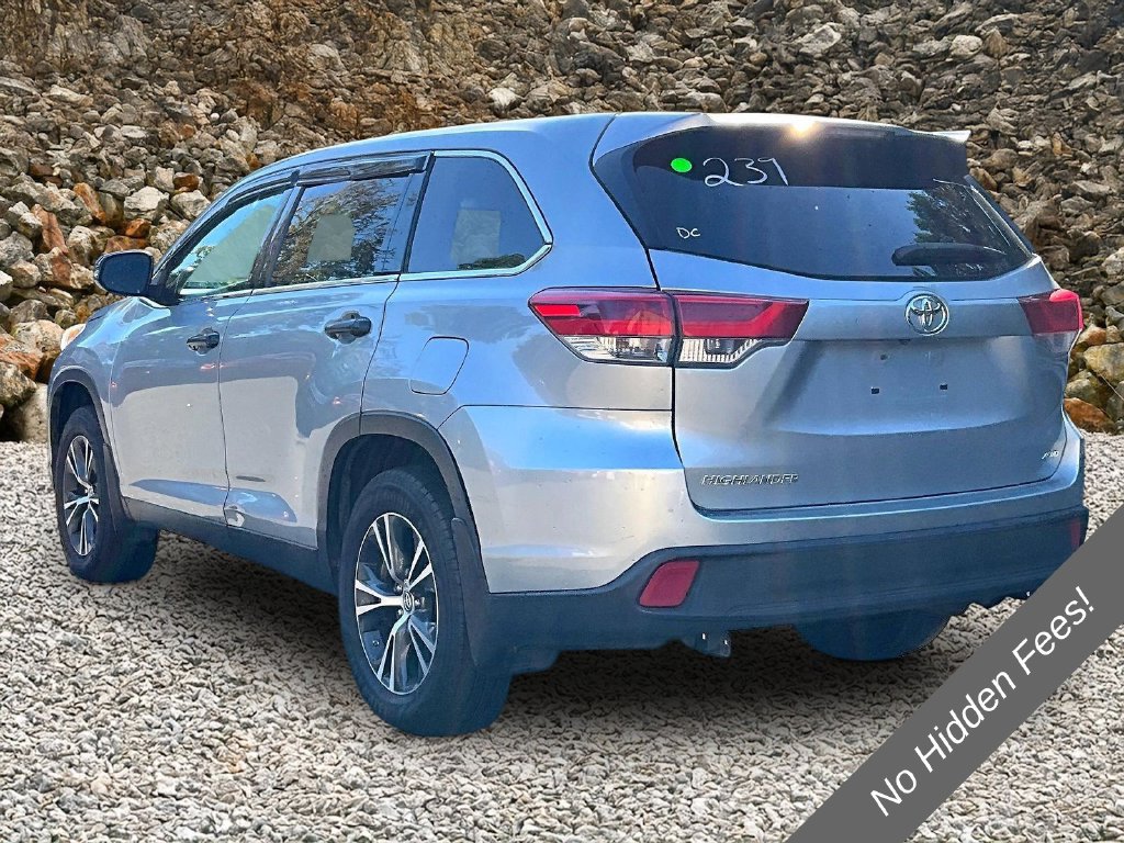 Used 2019 Toyota Highlander LE AWD/4WD image 9