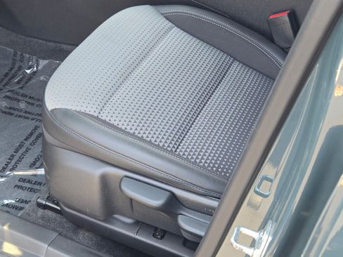 Certified 2025 Chevrolet Trax LT FWD image 22