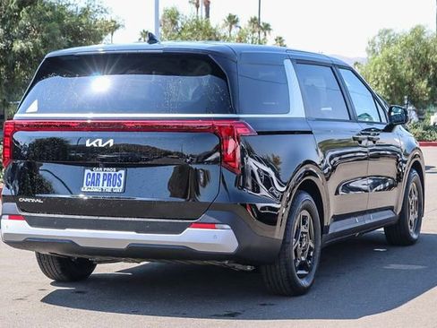 New 2026 Kia Carnival FWD image 9