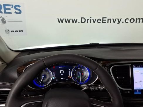 Used 2024 Chrysler Pacifica Limited w/ Trailer Tow Group FWD image 23