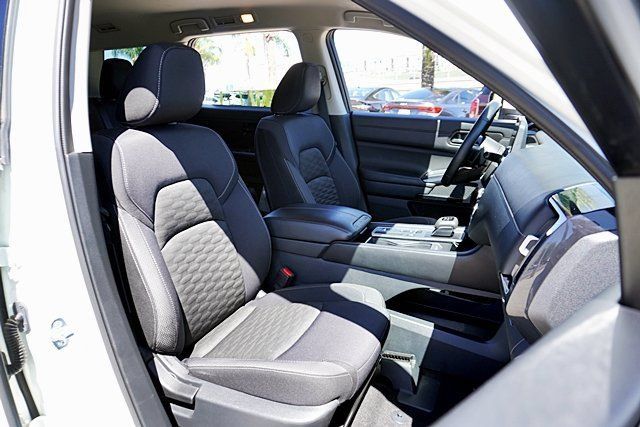 Certified 2023 Nissan Pathfinder SV w/ Black Appearance Package FWD image 18