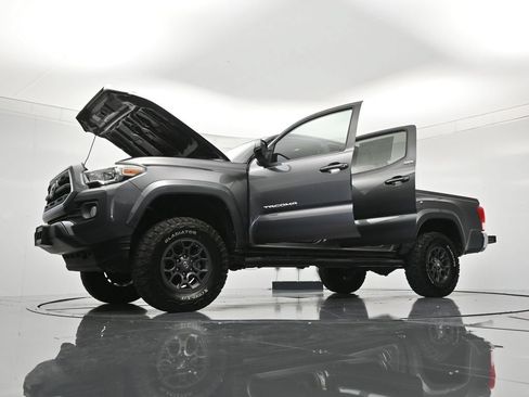 Used 2017 Toyota Tacoma SR5 w/ Tow Package RWD image 47