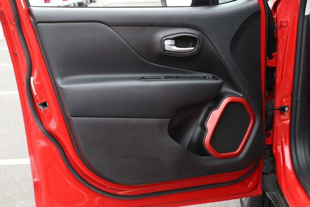 Used 2023 Jeep Renegade Trailhawk AWD/4WD image 13