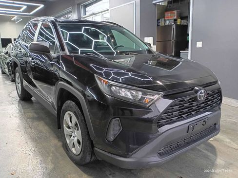 Used 2019 Toyota RAV4 LE image 3