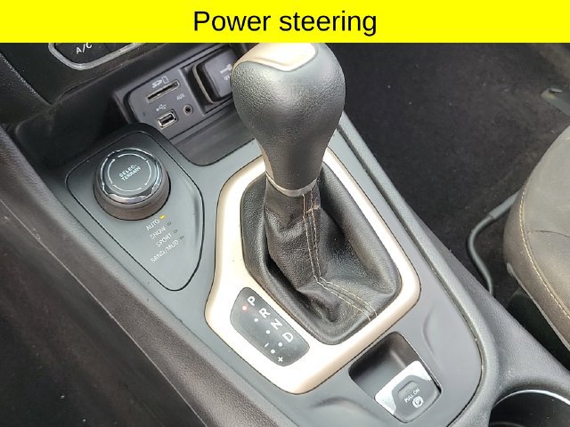 Used 2017 Jeep Cherokee Latitude AWD/4WD image 19