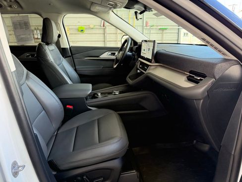 Used 2026 Ford Explorer Active w/ Active Comfort Package image 10