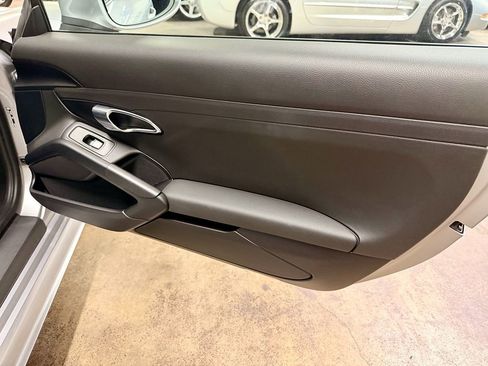 Used 2022 Porsche 718 Cayman image 16