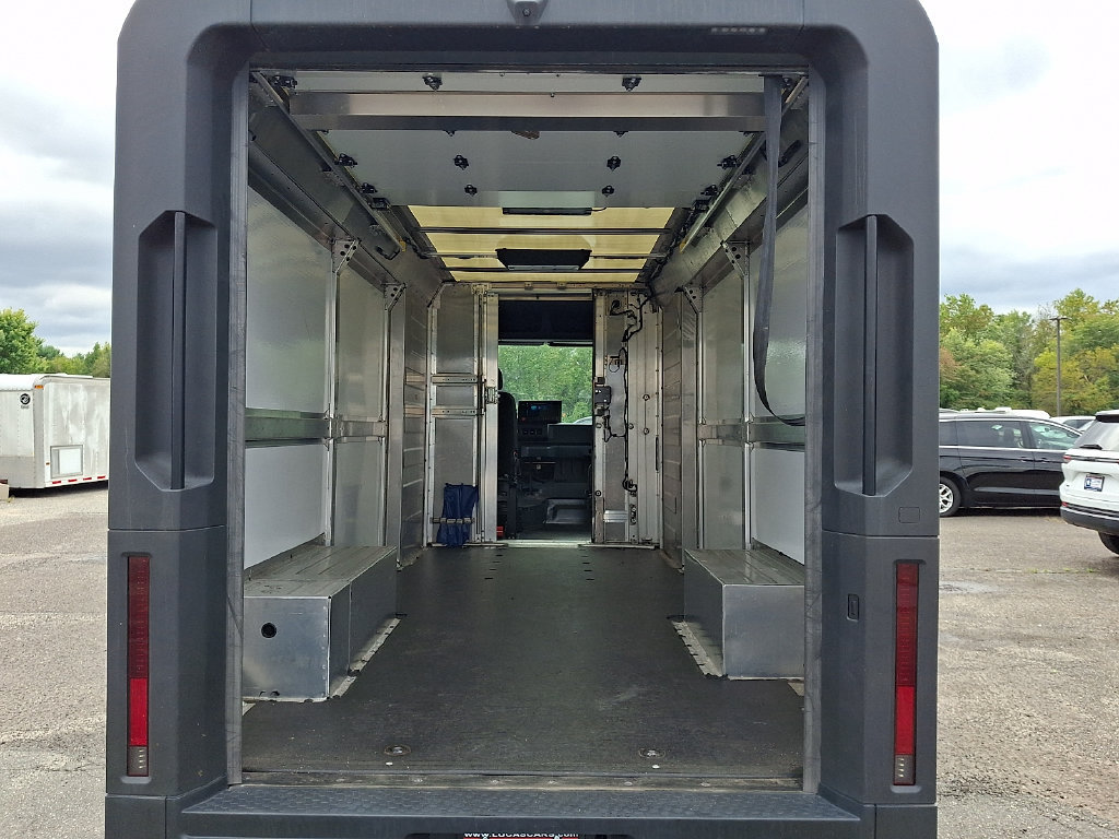 Used 2024 Chevrolet Brightdrop 600 w/ Commercial Equipment Package AWD/4WD image 31